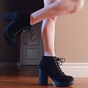 H&M chunky lace up booties 👄